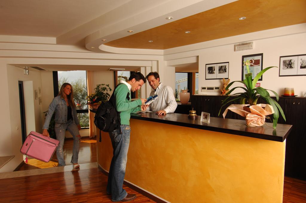 Hotel Garden Malcesine Bagian luar foto